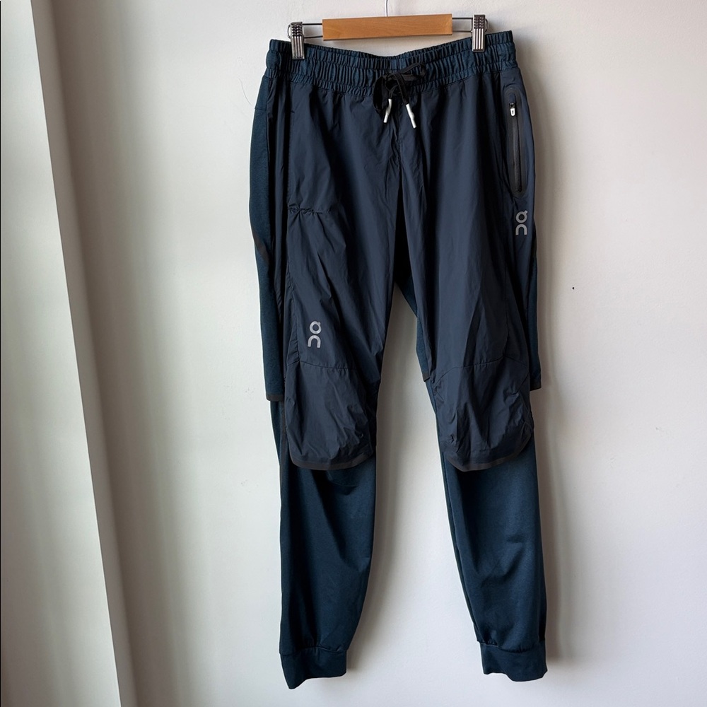 ON Running Pants Navy Pockets Zip Ankles Athletic Performance Size M Flaw*